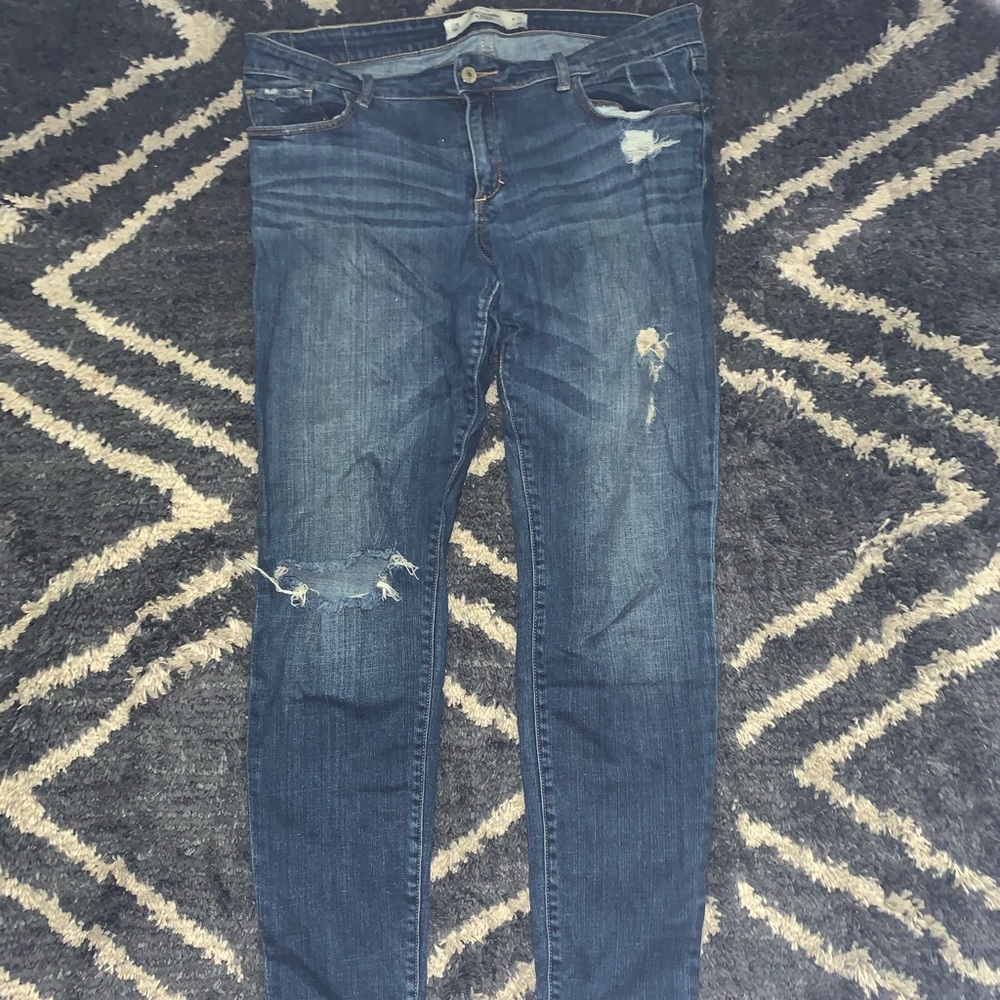 Distressed Abercrombie & Fitch Skinny Jeans 👖